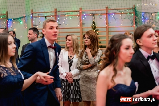Zdjęcie w galerii na portalu naszraciborz.pl: Bal maturalny Kasprowicza tradycyjnie w Arenie Rafako FOTO i WIDEO wiadomości z regionu