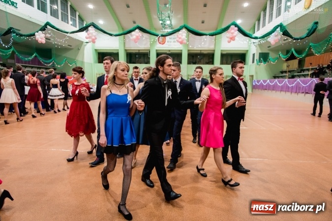 Zdjęcie w galerii na portalu naszraciborz.pl: Bal maturalny Kasprowicza tradycyjnie w Arenie Rafako FOTO i WIDEO wiadomości z regionu