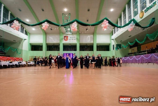 Zdjęcie w galerii na portalu naszraciborz.pl: Bal maturalny Kasprowicza tradycyjnie w Arenie Rafako FOTO i WIDEO wiadomości z regionu
