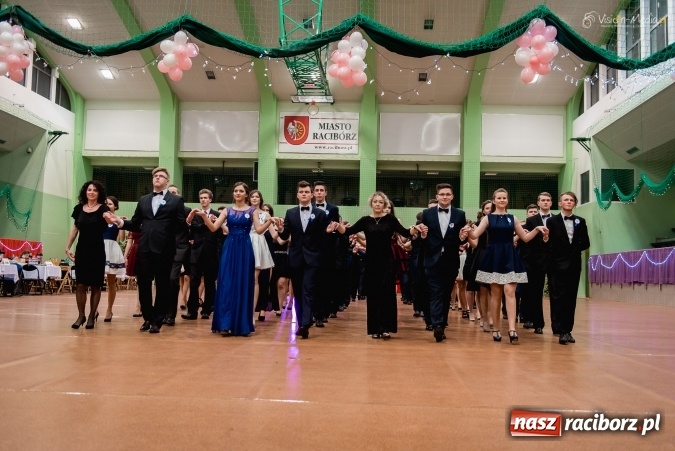 Zdjęcie w galerii na portalu naszraciborz.pl: Bal maturalny Kasprowicza tradycyjnie w Arenie Rafako FOTO i WIDEO wiadomości z regionu