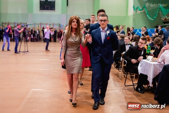 Zdjęcie w galerii na portalu naszraciborz.pl: Bal maturalny Kasprowicza tradycyjnie w Arenie Rafako FOTO i WIDEO wiadomości z regionu