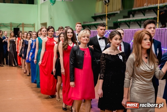 Zdjęcie w galerii na portalu naszraciborz.pl: Bal maturalny Kasprowicza tradycyjnie w Arenie Rafako FOTO i WIDEO wiadomości z regionu