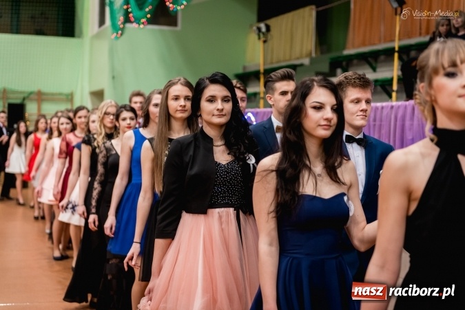 Zdjęcie w galerii na portalu naszraciborz.pl: Bal maturalny Kasprowicza tradycyjnie w Arenie Rafako FOTO i WIDEO wiadomości z regionu