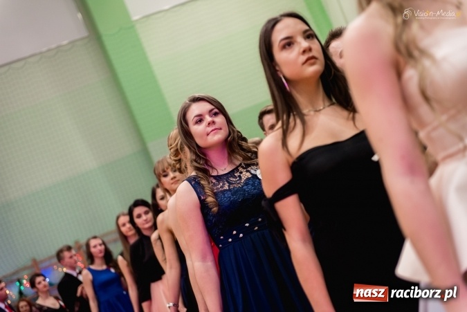 Zdjęcie w galerii na portalu naszraciborz.pl: Bal maturalny Kasprowicza tradycyjnie w Arenie Rafako FOTO i WIDEO wiadomości z regionu