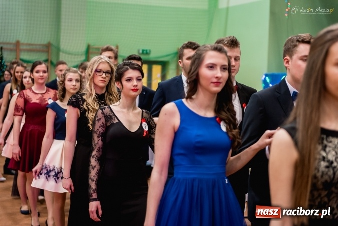 Zdjęcie w galerii na portalu naszraciborz.pl: Bal maturalny Kasprowicza tradycyjnie w Arenie Rafako FOTO i WIDEO wiadomości z regionu