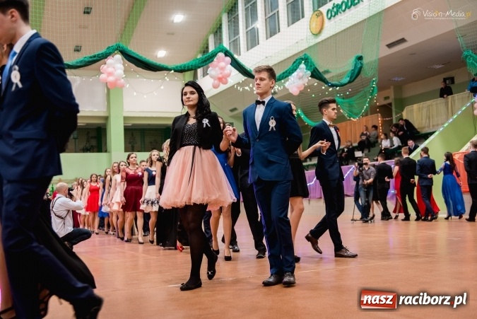 Zdjęcie w galerii na portalu naszraciborz.pl: Bal maturalny Kasprowicza tradycyjnie w Arenie Rafako FOTO i WIDEO wiadomości z regionu