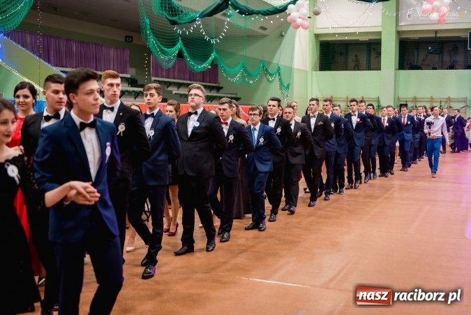 Zdjęcie w galerii na portalu naszraciborz.pl: Bal maturalny Kasprowicza tradycyjnie w Arenie Rafako FOTO i WIDEO wiadomości z regionu