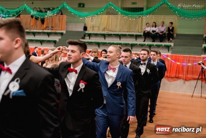 Zdjęcie w galerii na portalu naszraciborz.pl: Bal maturalny Kasprowicza tradycyjnie w Arenie Rafako FOTO i WIDEO wiadomości z regionu