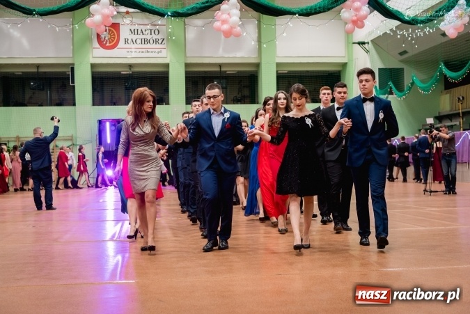 Zdjęcie w galerii na portalu naszraciborz.pl: Bal maturalny Kasprowicza tradycyjnie w Arenie Rafako FOTO i WIDEO wiadomości z regionu