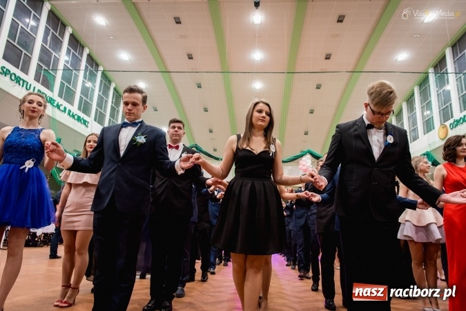 Zdjęcie w galerii na portalu naszraciborz.pl: Bal maturalny Kasprowicza tradycyjnie w Arenie Rafako FOTO i WIDEO wiadomości z regionu