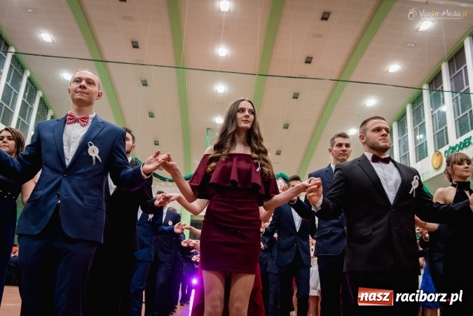 Zdjęcie w galerii na portalu naszraciborz.pl: Bal maturalny Kasprowicza tradycyjnie w Arenie Rafako FOTO i WIDEO wiadomości z regionu
