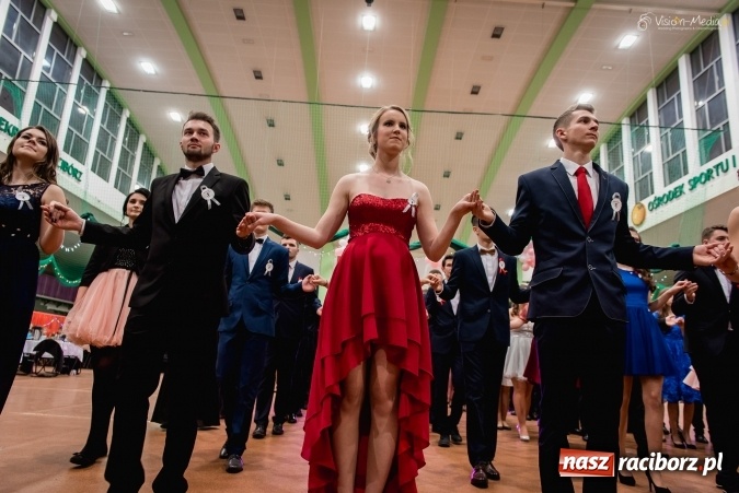 Zdjęcie w galerii na portalu naszraciborz.pl: Bal maturalny Kasprowicza tradycyjnie w Arenie Rafako FOTO i WIDEO wiadomości z regionu