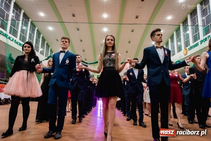 Zdjęcie w galerii na portalu naszraciborz.pl: Bal maturalny Kasprowicza tradycyjnie w Arenie Rafako FOTO i WIDEO wiadomości z regionu
