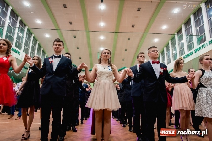 Zdjęcie w galerii na portalu naszraciborz.pl: Bal maturalny Kasprowicza tradycyjnie w Arenie Rafako FOTO i WIDEO wiadomości z regionu