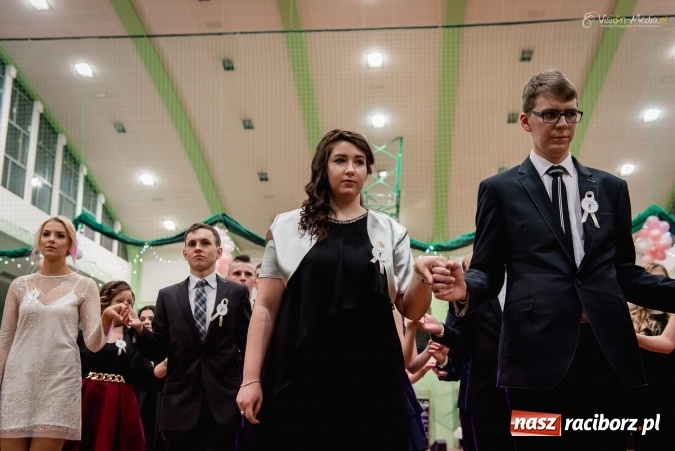 Zdjęcie w galerii na portalu naszraciborz.pl: Bal maturalny Kasprowicza tradycyjnie w Arenie Rafako FOTO i WIDEO wiadomości z regionu