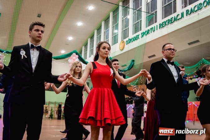 Zdjęcie w galerii na portalu naszraciborz.pl: Bal maturalny Kasprowicza tradycyjnie w Arenie Rafako FOTO i WIDEO wiadomości z regionu