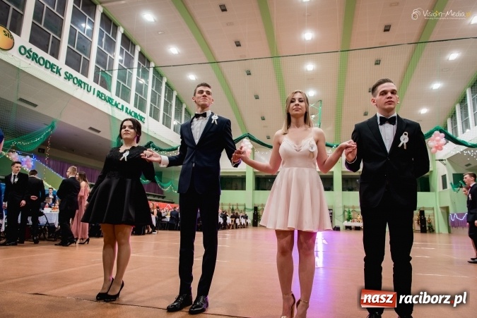 Zdjęcie w galerii na portalu naszraciborz.pl: Bal maturalny Kasprowicza tradycyjnie w Arenie Rafako FOTO i WIDEO wiadomości z regionu