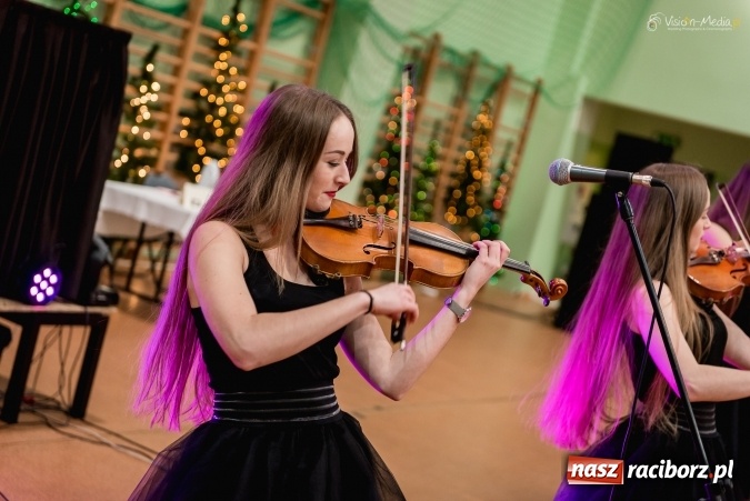 Zdjęcie w galerii na portalu naszraciborz.pl: Bal maturalny Kasprowicza tradycyjnie w Arenie Rafako FOTO i WIDEO wiadomości z regionu