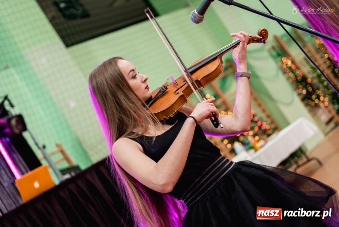 Zdjęcie w galerii na portalu naszraciborz.pl: Bal maturalny Kasprowicza tradycyjnie w Arenie Rafako FOTO i WIDEO wiadomości z regionu