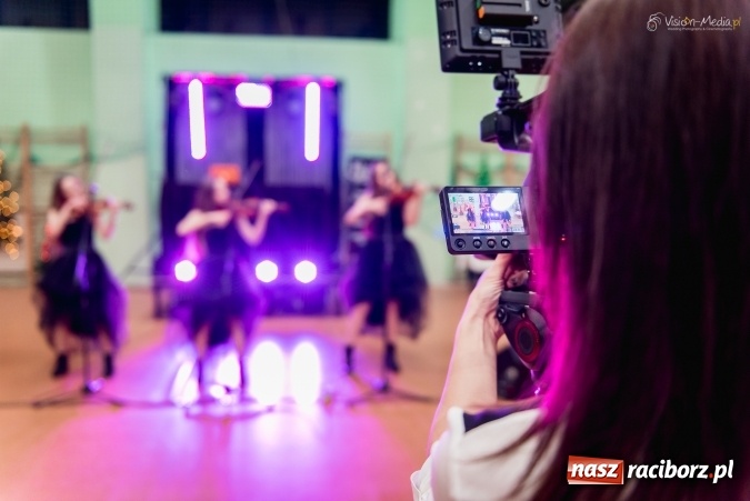 Zdjęcie w galerii na portalu naszraciborz.pl: Bal maturalny Kasprowicza tradycyjnie w Arenie Rafako FOTO i WIDEO wiadomości z regionu