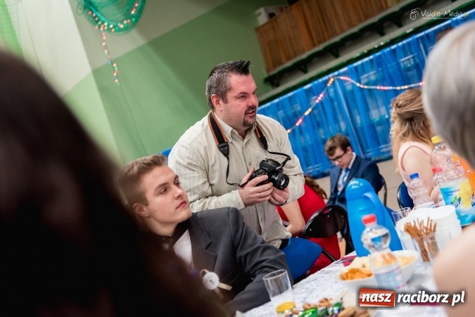 Zdjęcie w galerii na portalu naszraciborz.pl: Bal maturalny Kasprowicza tradycyjnie w Arenie Rafako FOTO i WIDEO wiadomości z regionu