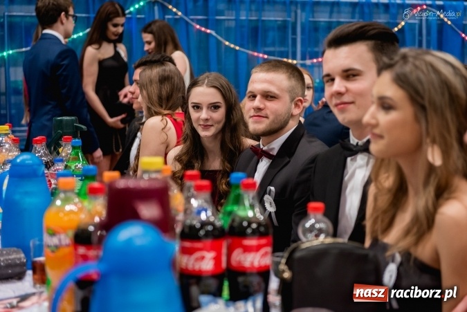 Zdjęcie w galerii na portalu naszraciborz.pl: Bal maturalny Kasprowicza tradycyjnie w Arenie Rafako FOTO i WIDEO wiadomości z regionu