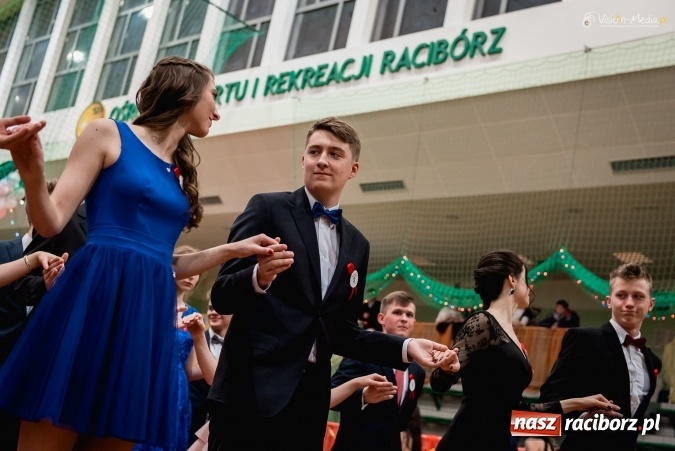 Zdjęcie w galerii na portalu naszraciborz.pl: Bal maturalny Kasprowicza tradycyjnie w Arenie Rafako FOTO i WIDEO wiadomości z regionu