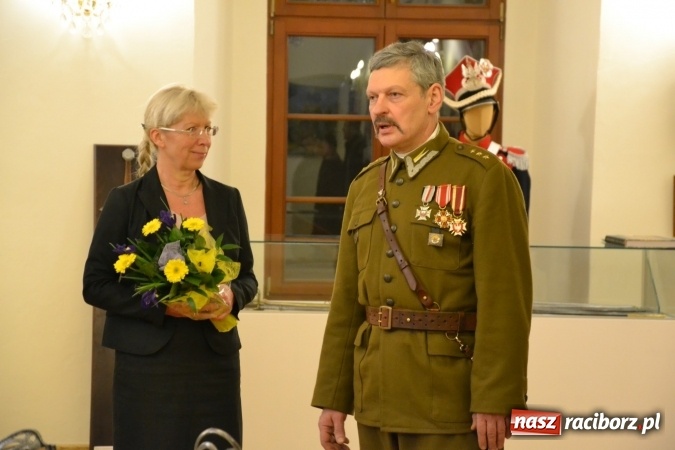 Zdjęcie w galerii na portalu naszraciborz.pl: Hej, szable w dłoń, czyli wernisaż wystawy białej broni - szabli na Zamku Piastowskim wiadomości z regionu