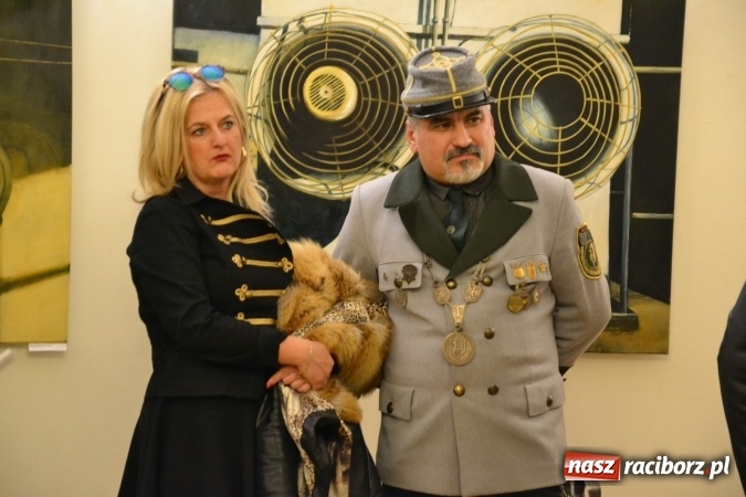 Zdjęcie w galerii na portalu naszraciborz.pl: Hej, szable w dłoń, czyli wernisaż wystawy białej broni - szabli na Zamku Piastowskim wiadomości z regionu
