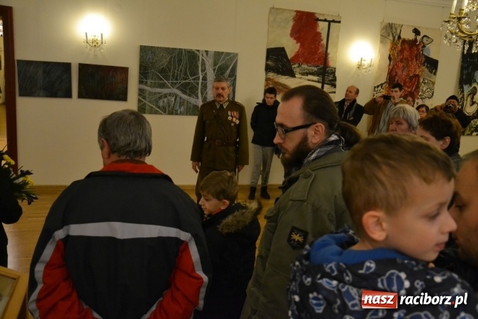 Zdjęcie w galerii na portalu naszraciborz.pl: Hej, szable w dłoń, czyli wernisaż wystawy białej broni - szabli na Zamku Piastowskim wiadomości z regionu