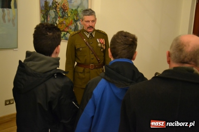 Zdjęcie w galerii na portalu naszraciborz.pl: Hej, szable w dłoń, czyli wernisaż wystawy białej broni - szabli na Zamku Piastowskim wiadomości z regionu