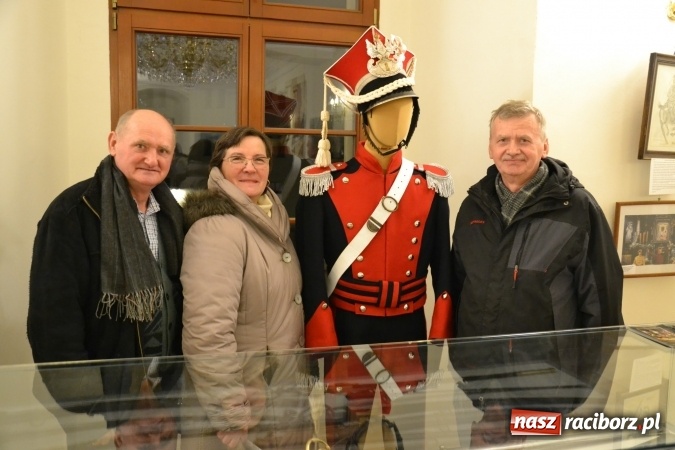 Zdjęcie w galerii na portalu naszraciborz.pl: Hej, szable w dłoń, czyli wernisaż wystawy białej broni - szabli na Zamku Piastowskim wiadomości z regionu