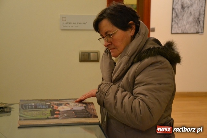 Zdjęcie w galerii na portalu naszraciborz.pl: Hej, szable w dłoń, czyli wernisaż wystawy białej broni - szabli na Zamku Piastowskim wiadomości z regionu