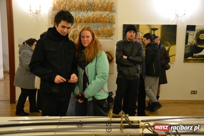 Zdjęcie w galerii na portalu naszraciborz.pl: Hej, szable w dłoń, czyli wernisaż wystawy białej broni - szabli na Zamku Piastowskim wiadomości z regionu