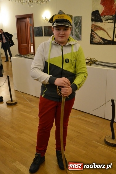 Zdjęcie w galerii na portalu naszraciborz.pl: Hej, szable w dłoń, czyli wernisaż wystawy białej broni - szabli na Zamku Piastowskim wiadomości z regionu