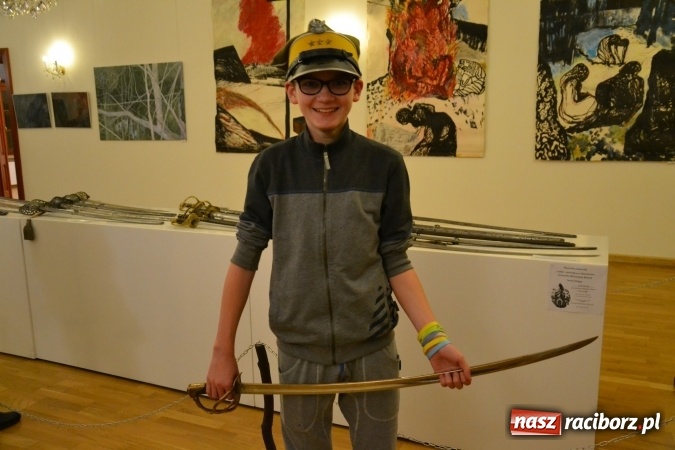 Zdjęcie w galerii na portalu naszraciborz.pl: Hej, szable w dłoń, czyli wernisaż wystawy białej broni - szabli na Zamku Piastowskim wiadomości z regionu
