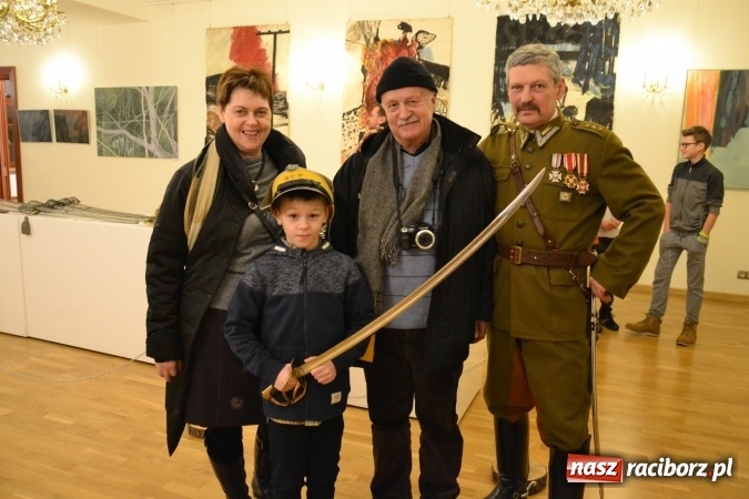 Zdjęcie w galerii na portalu naszraciborz.pl: Hej, szable w dłoń, czyli wernisaż wystawy białej broni - szabli na Zamku Piastowskim wiadomości z regionu