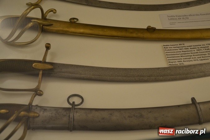 Zdjęcie w galerii na portalu naszraciborz.pl: Hej, szable w dłoń, czyli wernisaż wystawy białej broni - szabli na Zamku Piastowskim wiadomości z regionu