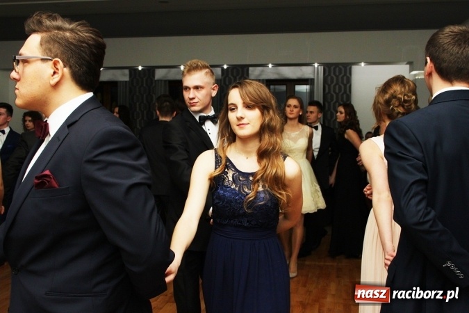 Zdjęcie w galerii na portalu naszraciborz.pl: Sezon studniówkowy trwa - dziś w Bravo bawi się Mechanik FOTO i WIDEO wiadomości z regionu