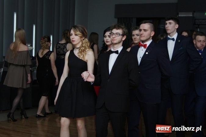 Zdjęcie w galerii na portalu naszraciborz.pl: Sezon studniówkowy trwa - dziś w Bravo bawi się Mechanik FOTO i WIDEO wiadomości z regionu