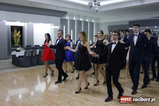 Zdjęcie w galerii na portalu naszraciborz.pl: Sezon studniówkowy trwa - dziś w Bravo bawi się Mechanik FOTO i WIDEO wiadomości z regionu