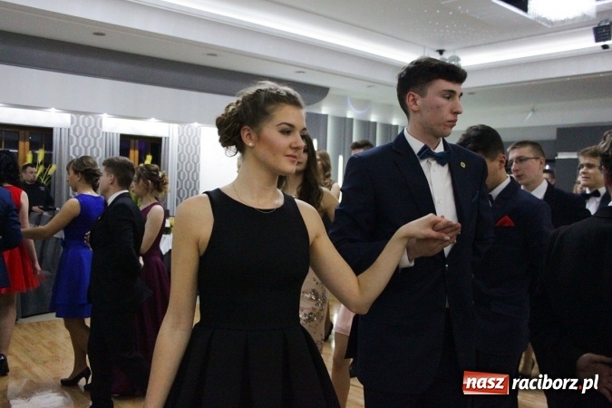 Zdjęcie w galerii na portalu naszraciborz.pl: Sezon studniówkowy trwa - dziś w Bravo bawi się Mechanik FOTO i WIDEO wiadomości z regionu