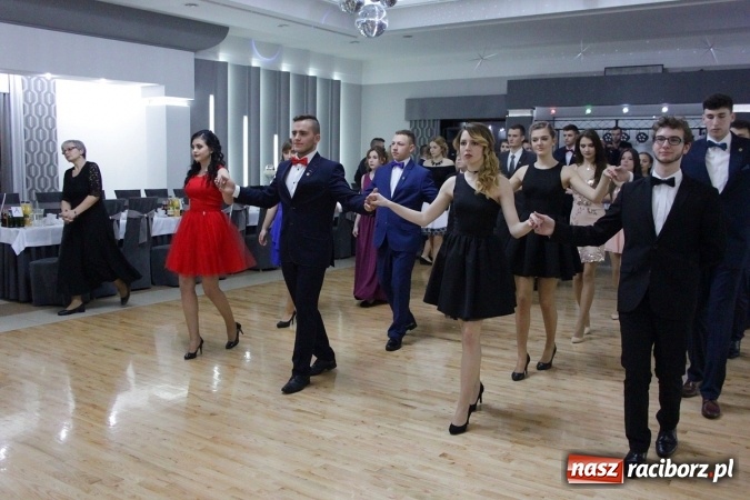 Zdjęcie w galerii na portalu naszraciborz.pl: Sezon studniówkowy trwa - dziś w Bravo bawi się Mechanik FOTO i WIDEO wiadomości z regionu