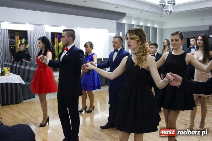 Zdjęcie w galerii na portalu naszraciborz.pl: Sezon studniówkowy trwa - dziś w Bravo bawi się Mechanik FOTO i WIDEO wiadomości z regionu