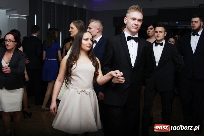 Zdjęcie w galerii na portalu naszraciborz.pl: Sezon studniówkowy trwa - dziś w Bravo bawi się Mechanik FOTO i WIDEO wiadomości z regionu