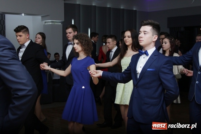 Zdjęcie w galerii na portalu naszraciborz.pl: Sezon studniówkowy trwa - dziś w Bravo bawi się Mechanik FOTO i WIDEO wiadomości z regionu