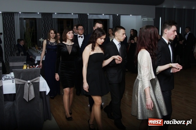 Zdjęcie w galerii na portalu naszraciborz.pl: Sezon studniówkowy trwa - dziś w Bravo bawi się Mechanik FOTO i WIDEO wiadomości z regionu