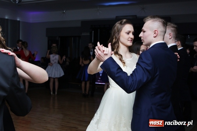 Zdjęcie w galerii na portalu naszraciborz.pl: Sezon studniówkowy trwa - dziś w Bravo bawi się Mechanik FOTO i WIDEO wiadomości z regionu