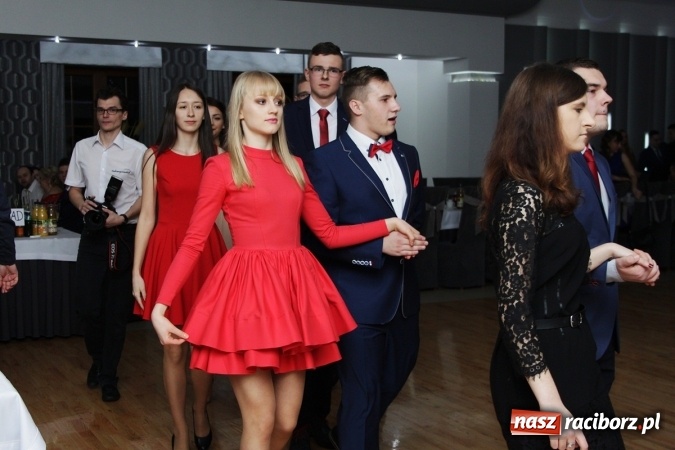 Zdjęcie w galerii na portalu naszraciborz.pl: Sezon studniówkowy trwa - dziś w Bravo bawi się Mechanik FOTO i WIDEO wiadomości z regionu