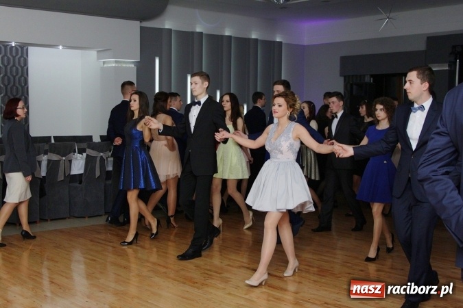 Zdjęcie w galerii na portalu naszraciborz.pl: Sezon studniówkowy trwa - dziś w Bravo bawi się Mechanik FOTO i WIDEO wiadomości z regionu